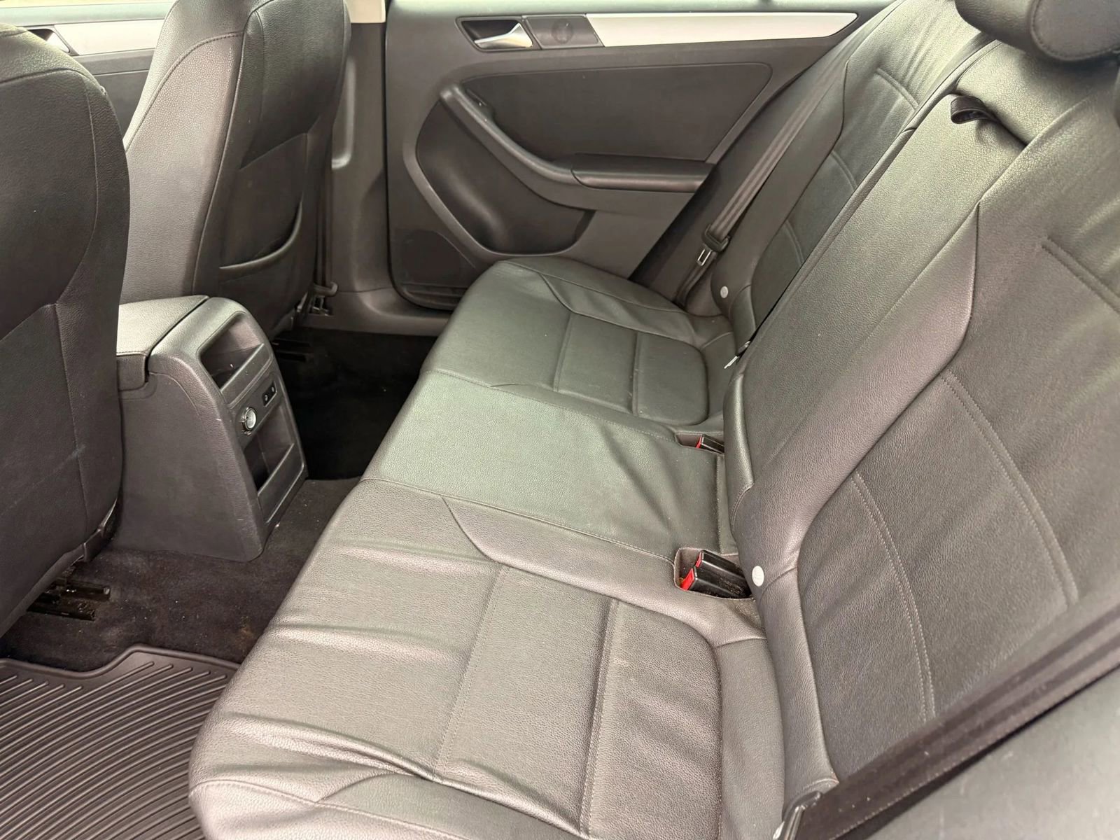 Used 2011 Volkswagen Jetta SEL image 12