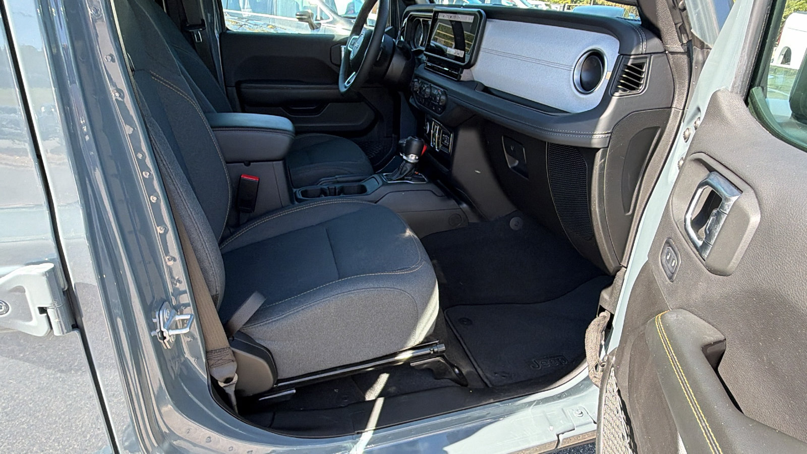Used 2026 Jeep Wrangler Unlimited Sahara AWD/4WD image 19