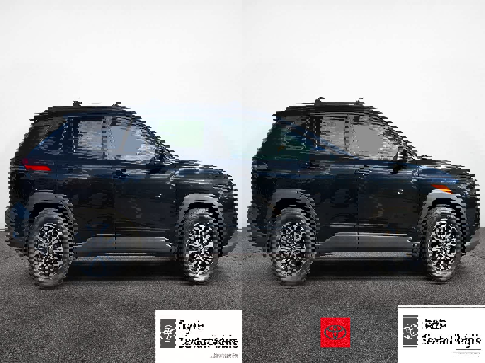New 2026 Toyota Corolla Cross SE w/ Moonroof Package image 6
