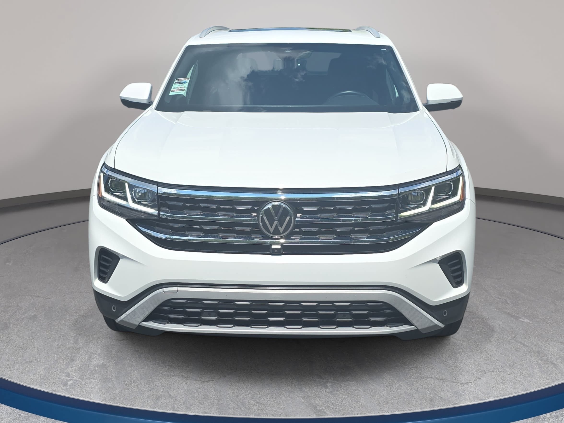 Used 2020 Volkswagen Atlas Cross Sport SEL Premium AWD/4WD image 2