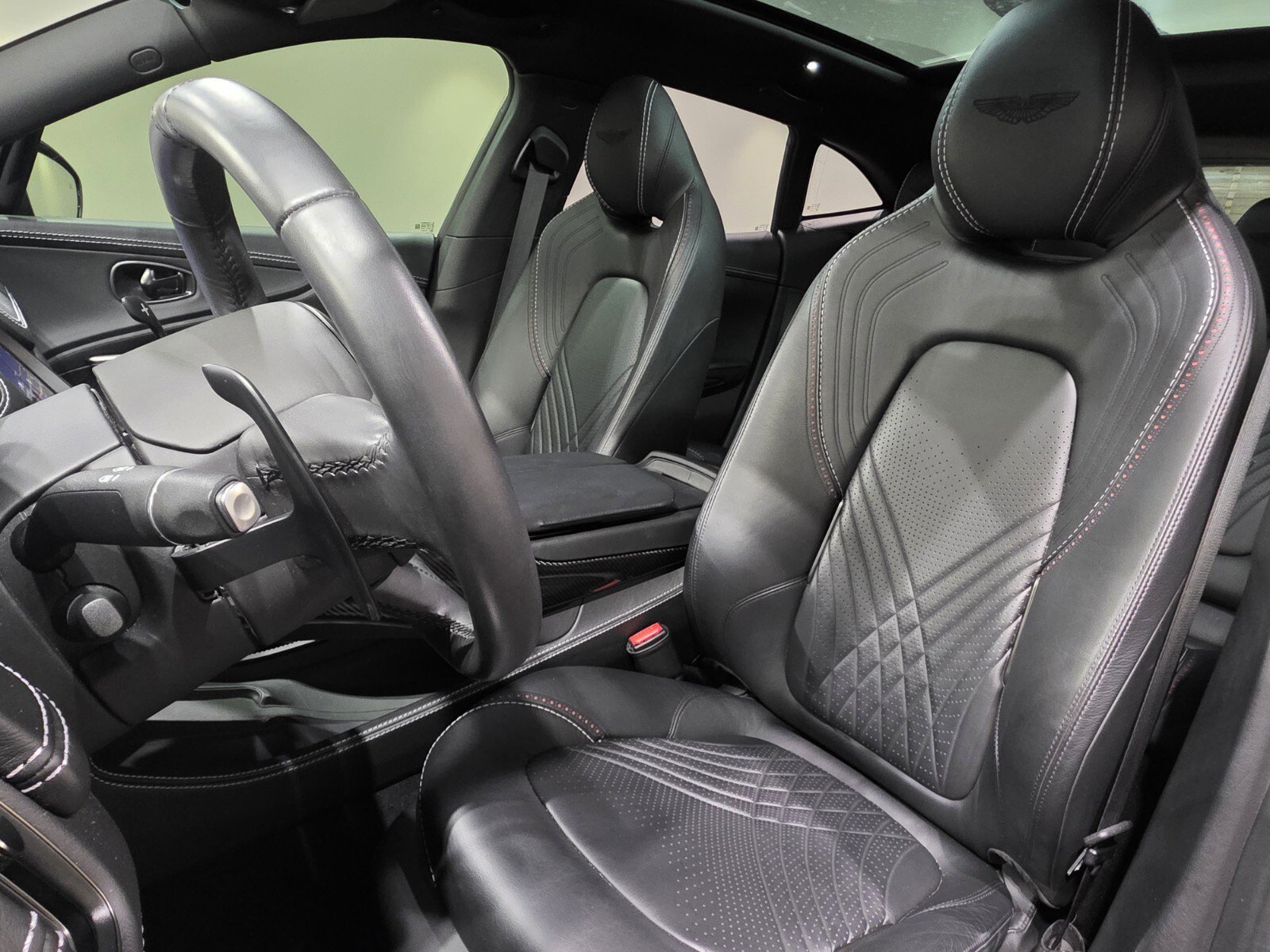 Used 2021 Aston Martin DBX image 12