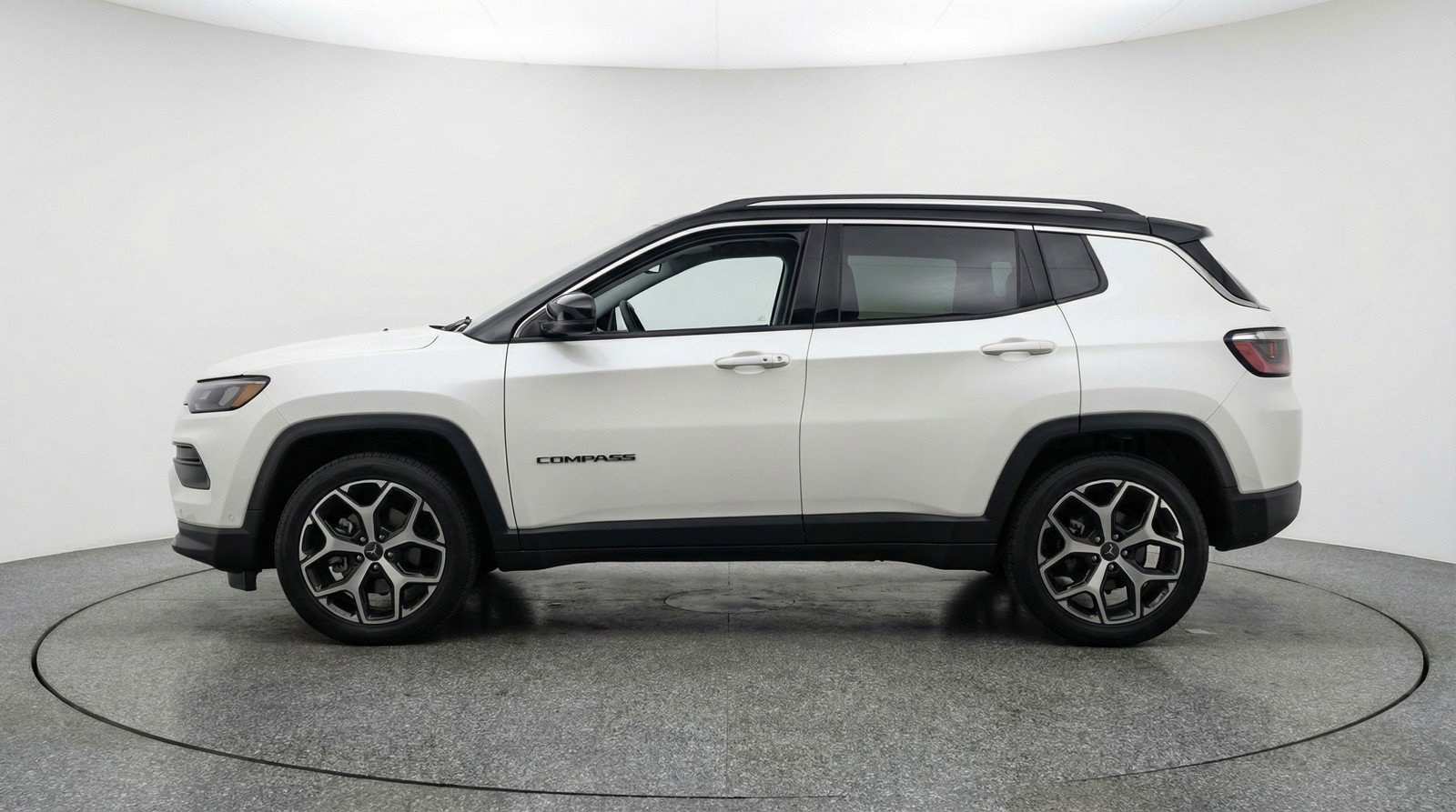 Used 2025 Jeep Compass Limited image 5