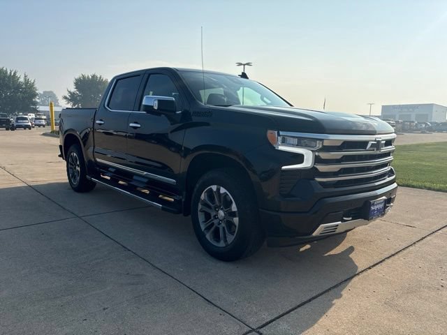 Used 2024 Chevrolet Silverado 1500 High Country w/ Technology Package AWD/4WD image 2