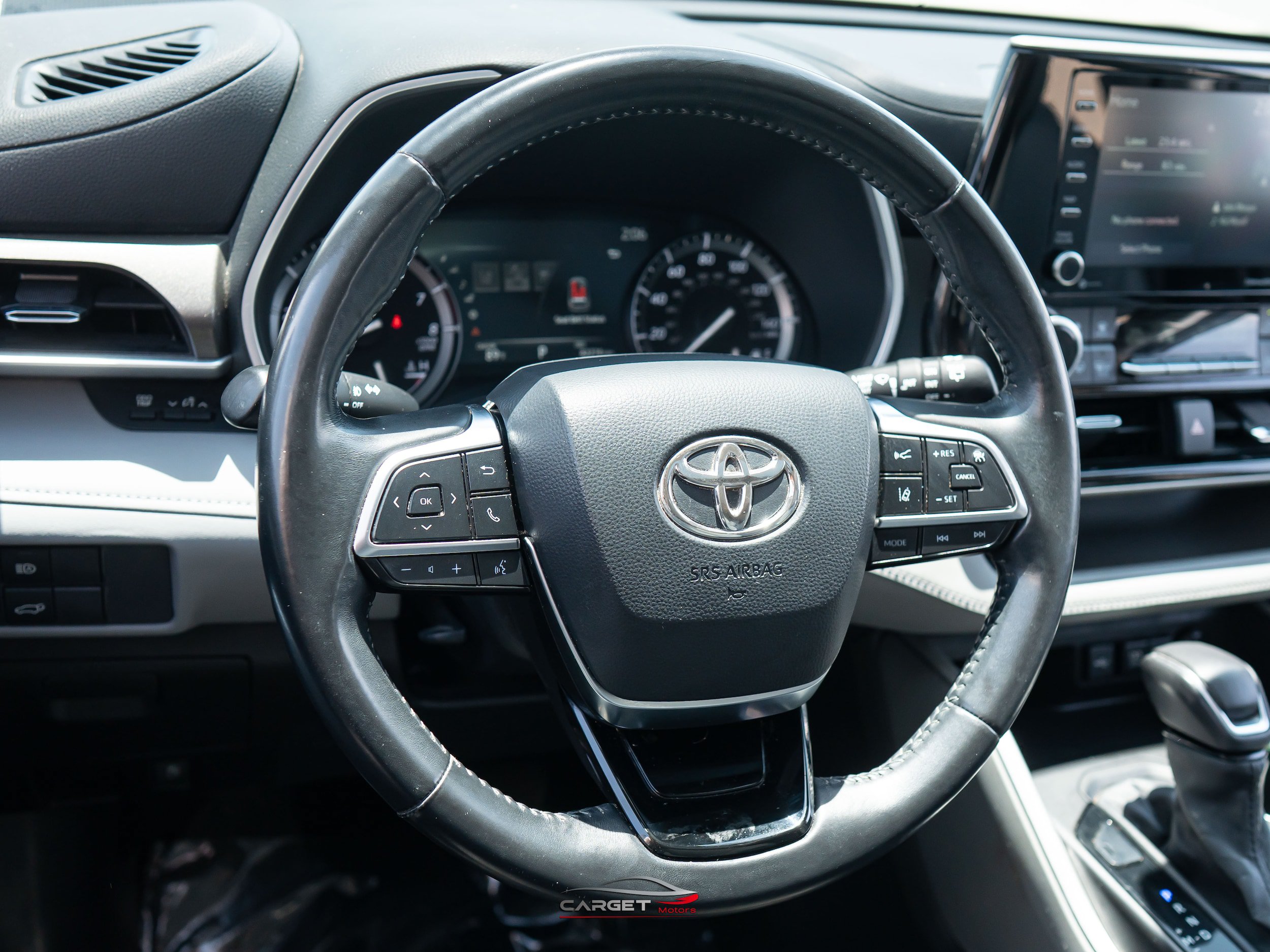 Used 2021 Toyota Highlander XLE AWD/4WD image 24