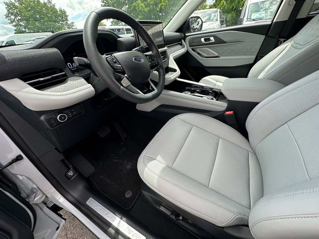 New 2026 Ford Explorer Platinum w/ LUX Leather Package AWD/4WD image 17