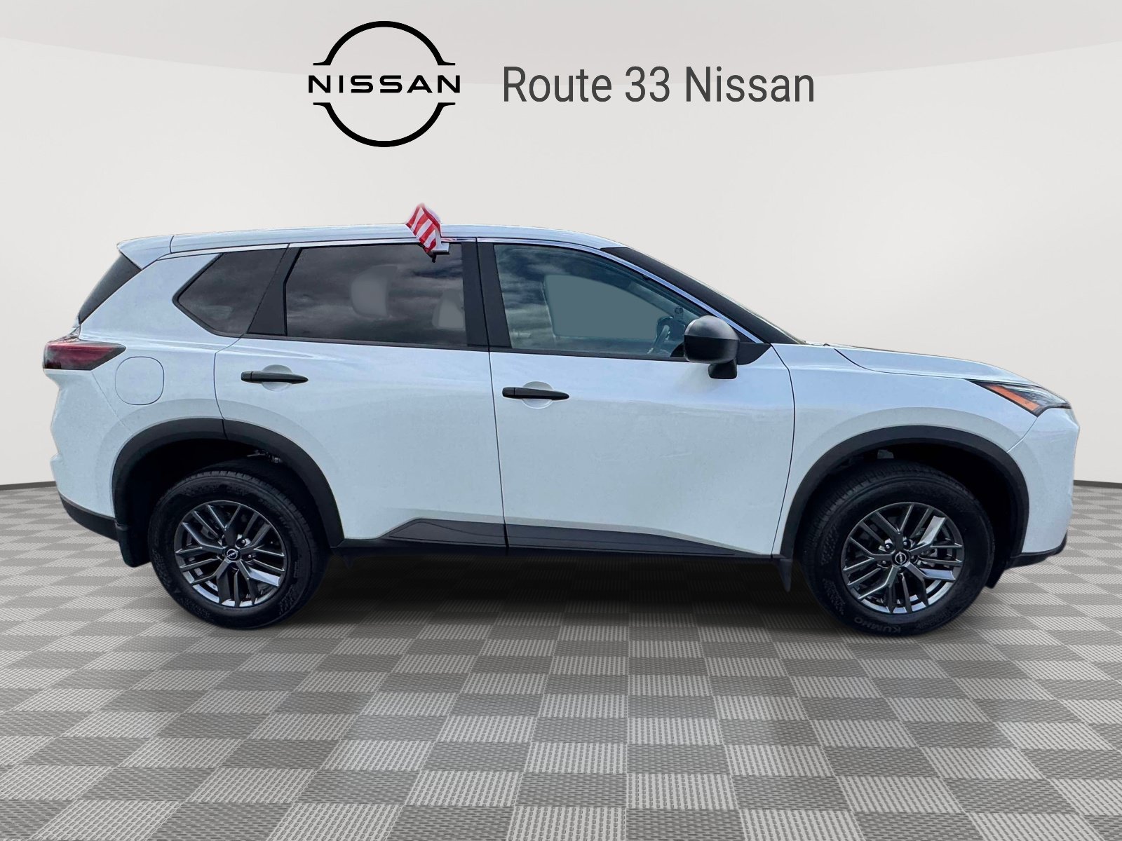 Used 2025 Nissan Rogue S AWD/4WD image 5
