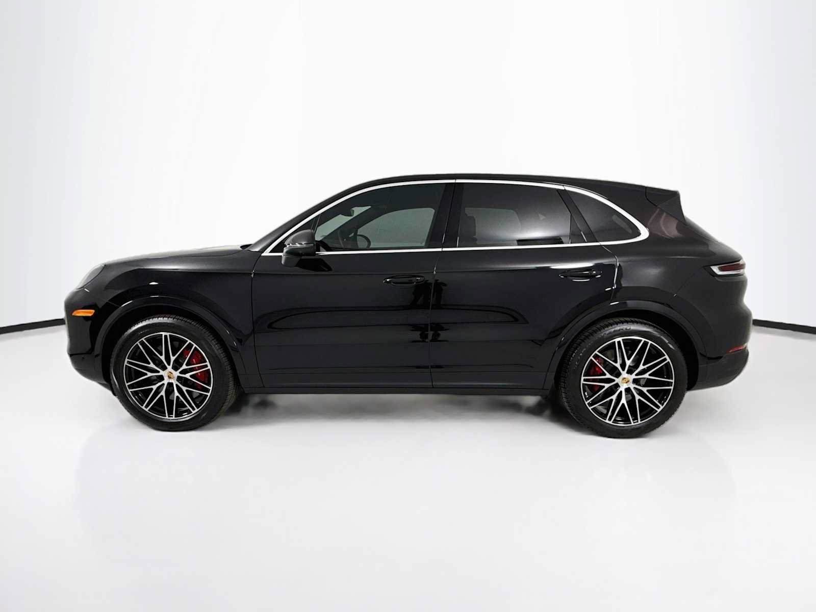 Certified 2025 Porsche Cayenne S AWD/4WD image 2