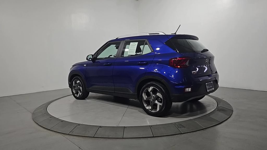 Certified 2025 Hyundai Venue SEL FWD image 3