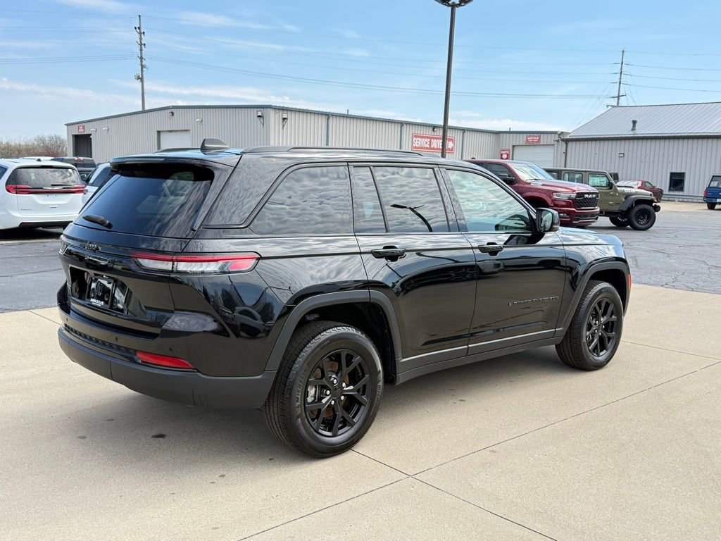 Used 2025 Jeep Grand Cherokee Altitude image 7