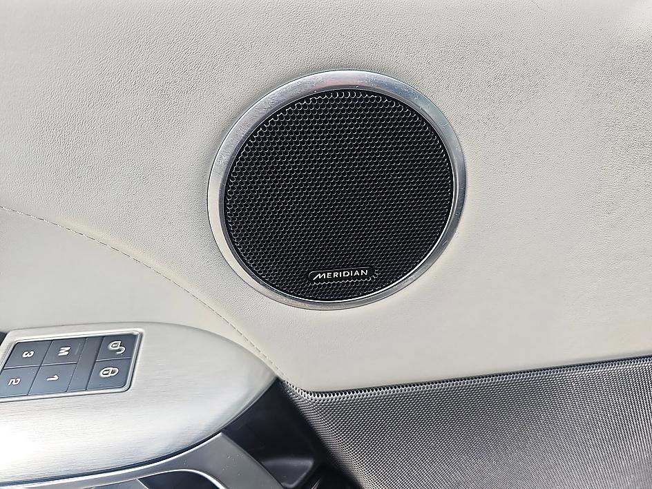 Used 2020 Land Rover Range Rover Sport SVR AWD/4WD image 13