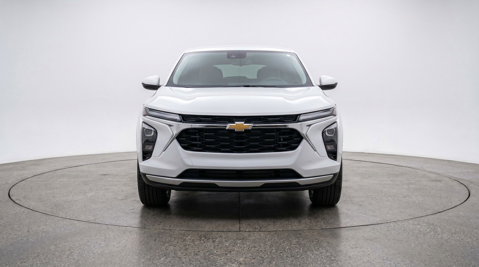 Used 2025 Chevrolet Blazer LT FWD image 2