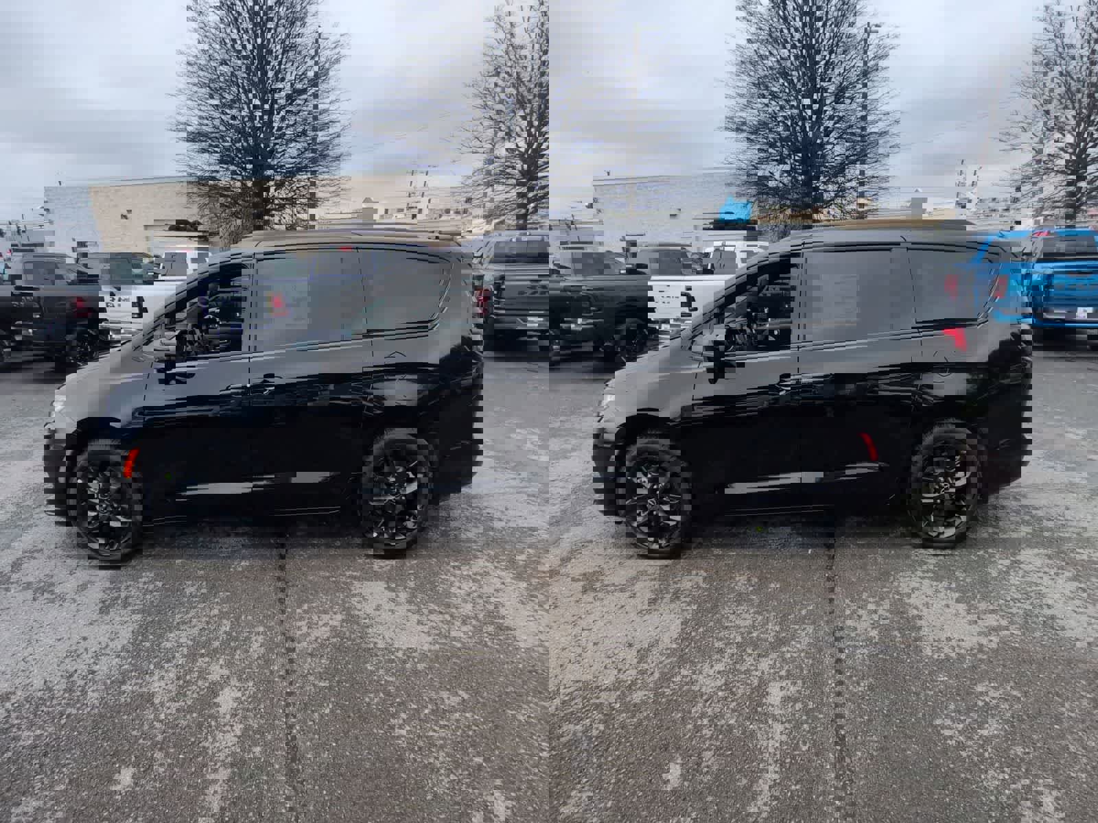 New 2026 Chrysler Pacifica Limited image 5