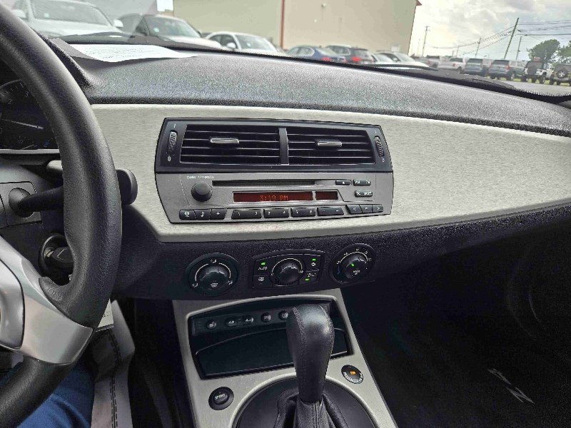 Used 2005 BMW Z4 2.5i image 12