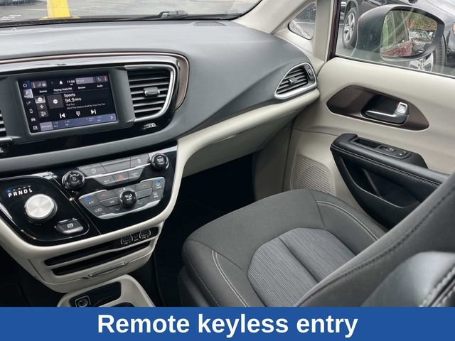 Used 2022 Chrysler Voyager LX FWD image 17