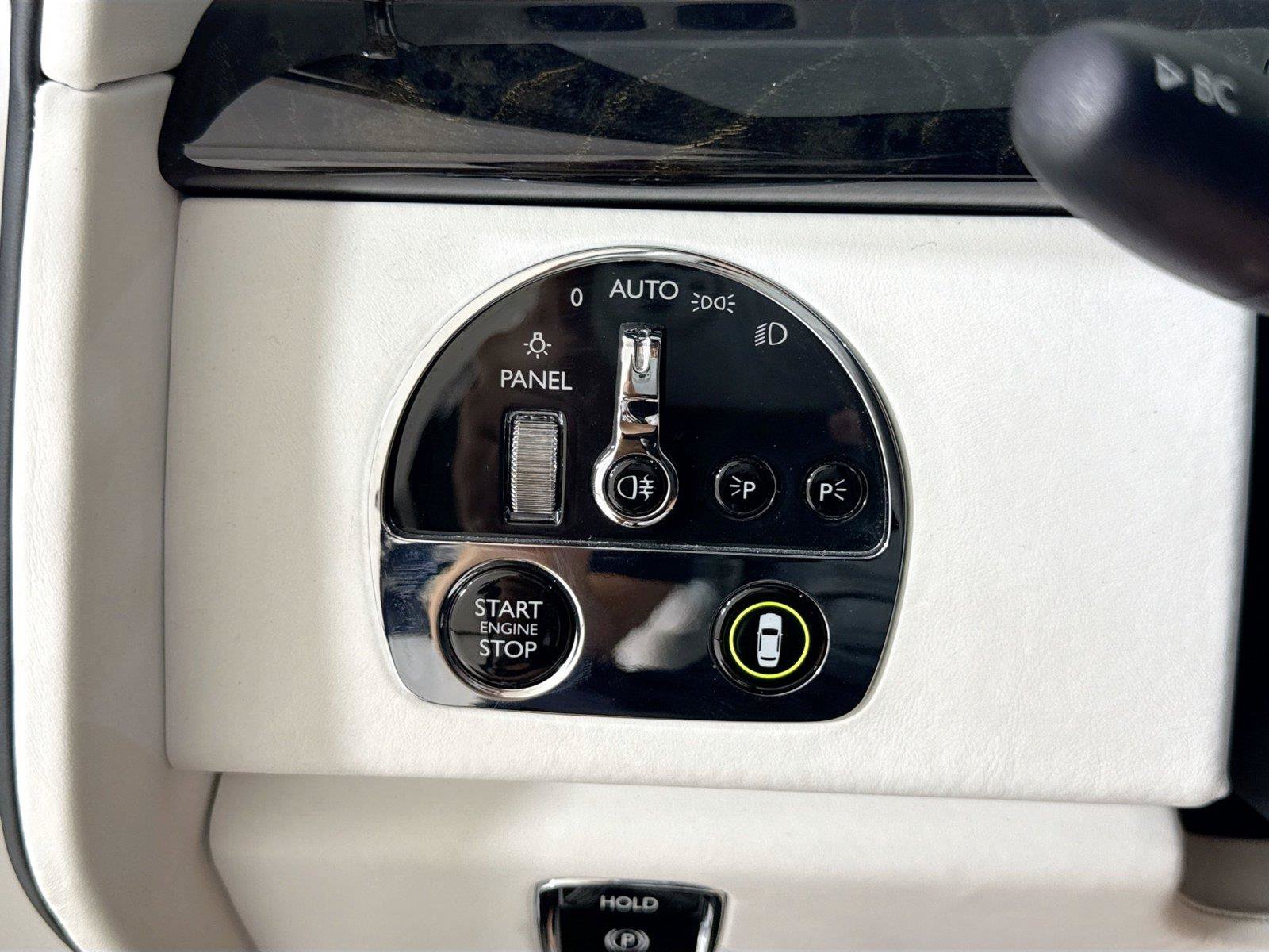 Used 2023 Rolls-Royce Phantom Sedan RWD image 25