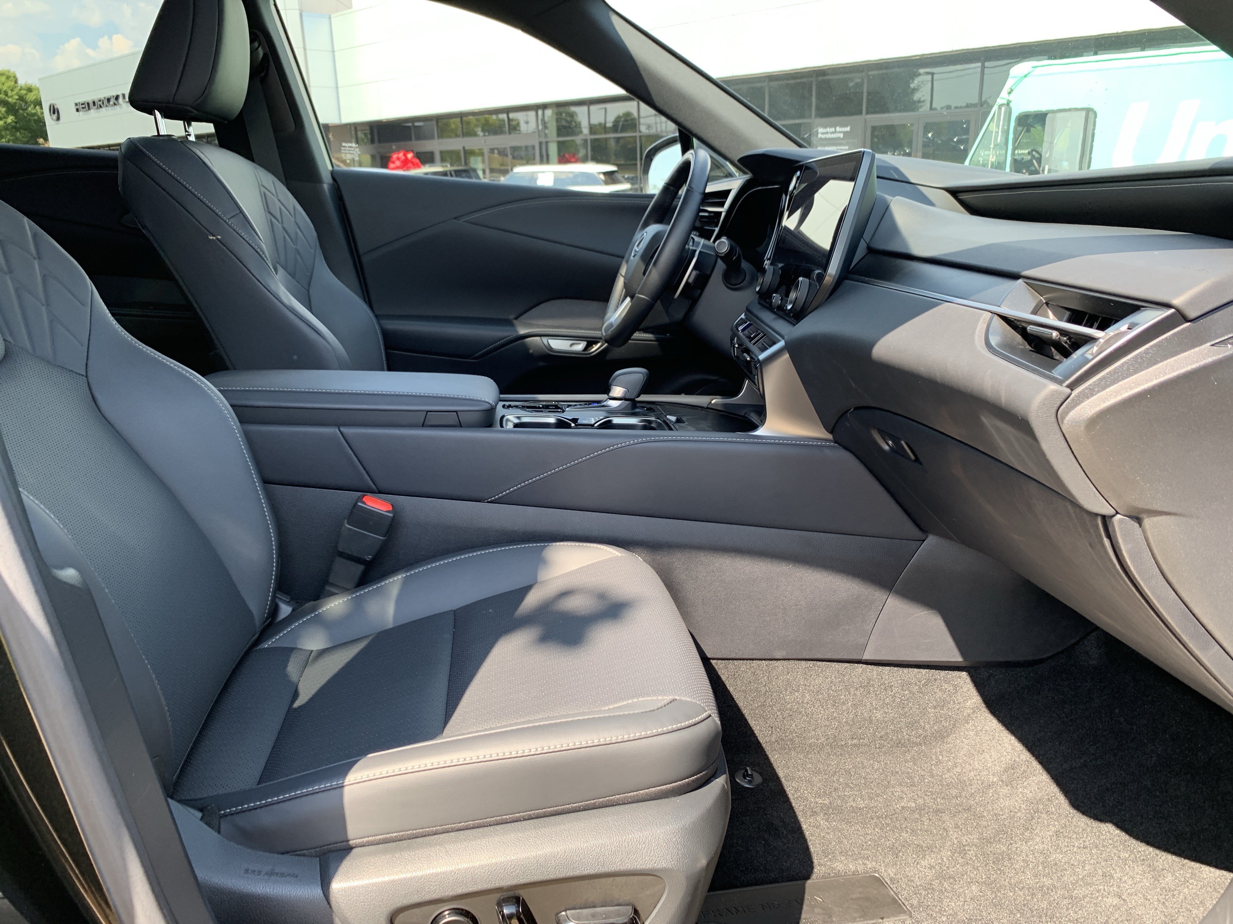 Used 2026 Lexus RX 350 Premium w/ Accessory Package (Z1) FWD image 35