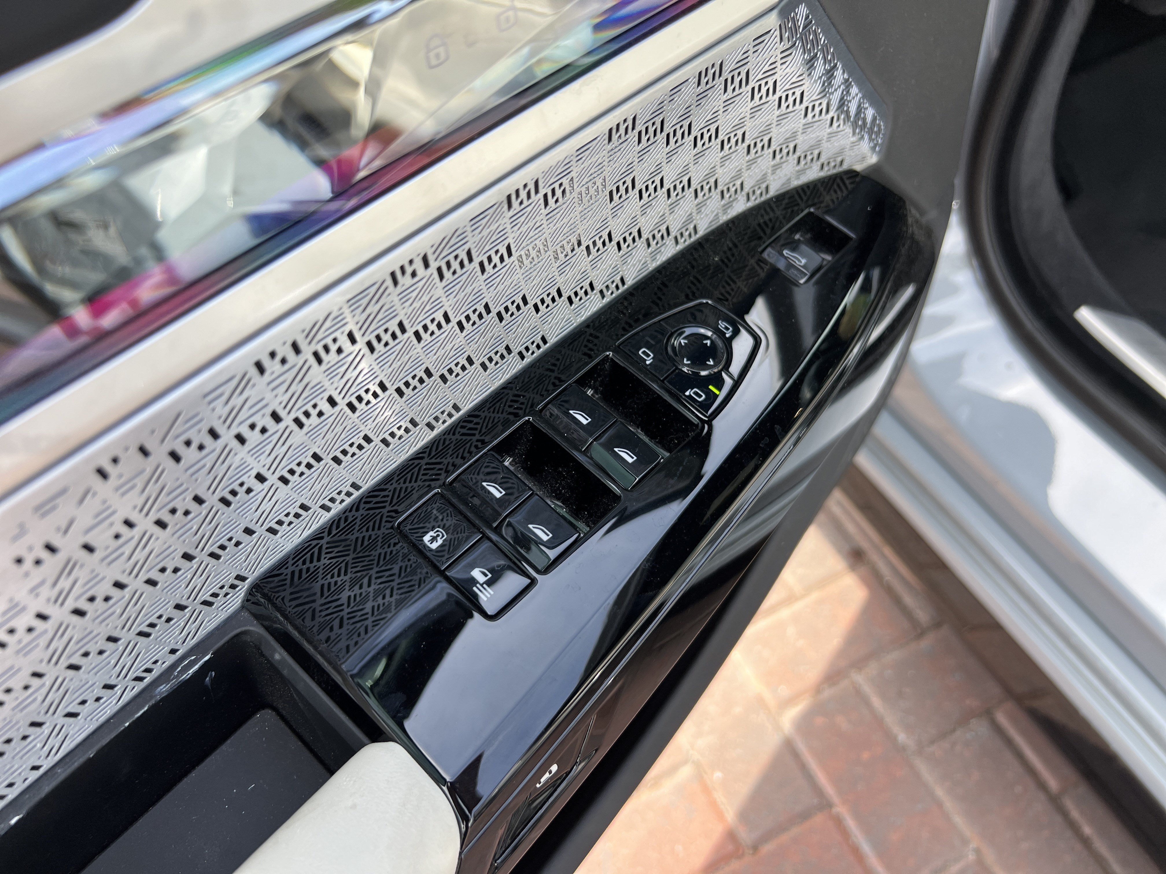 Used 2023 BMW 740i RWD image 15