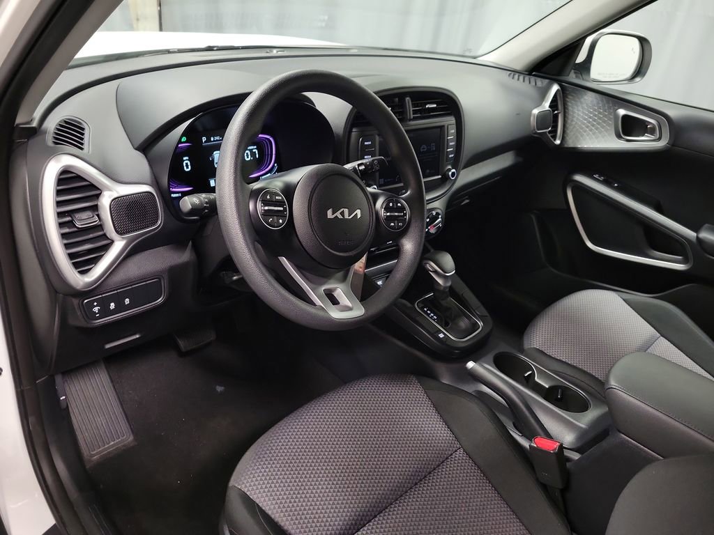 Used 2025 Kia Soul S FWD image 13