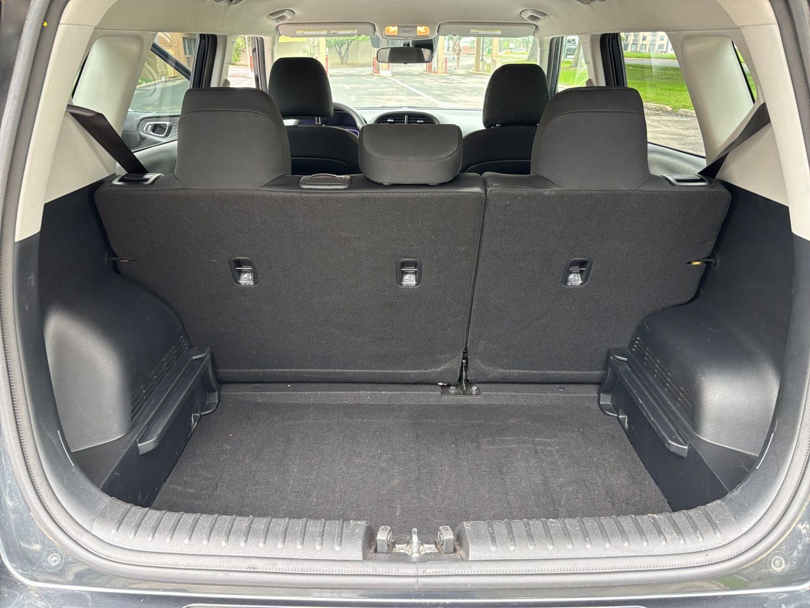 Used 2025 Kia Soul LX w/ LX Technology Package FWD image 25