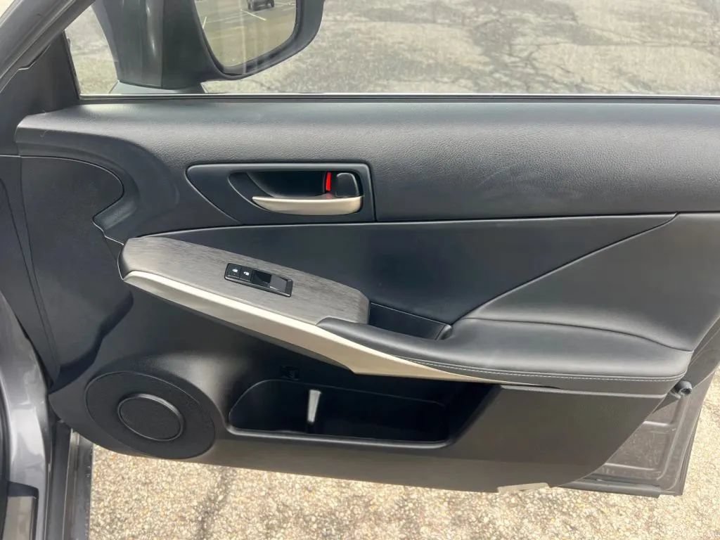 Used 2020 Lexus IS 350 F Sport w/ F Sport Package RWD image 18