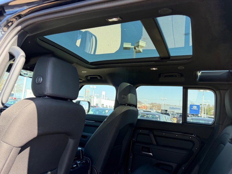 Used 2025 Land Rover Defender 110 S image 9