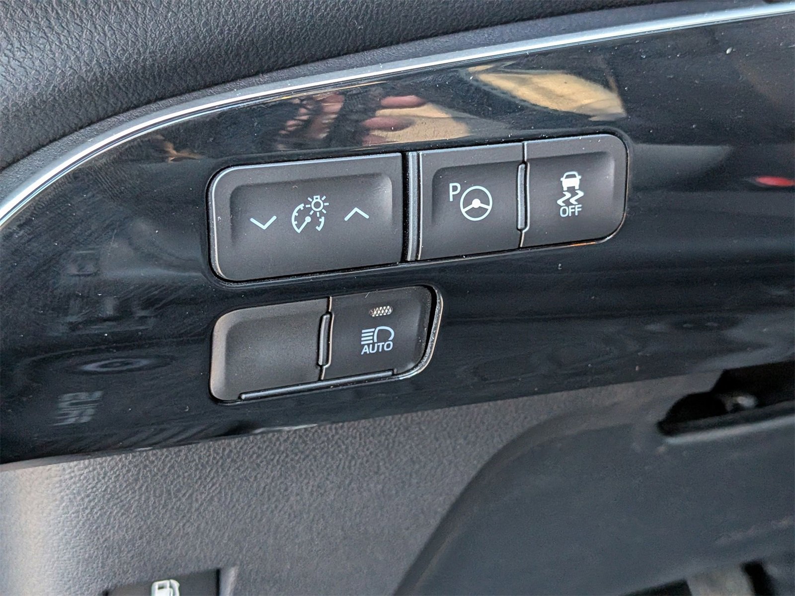 Used 2021 Toyota Prius XLE image 17