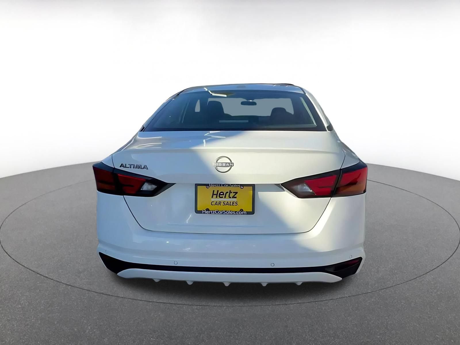 Used 2025 Nissan Altima 2.5 SV FWD image 14
