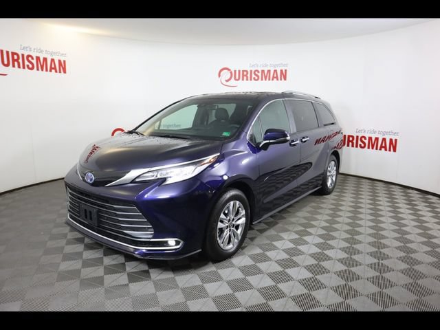 Used 2025 Toyota Sienna Limited AWD/4WD image 1