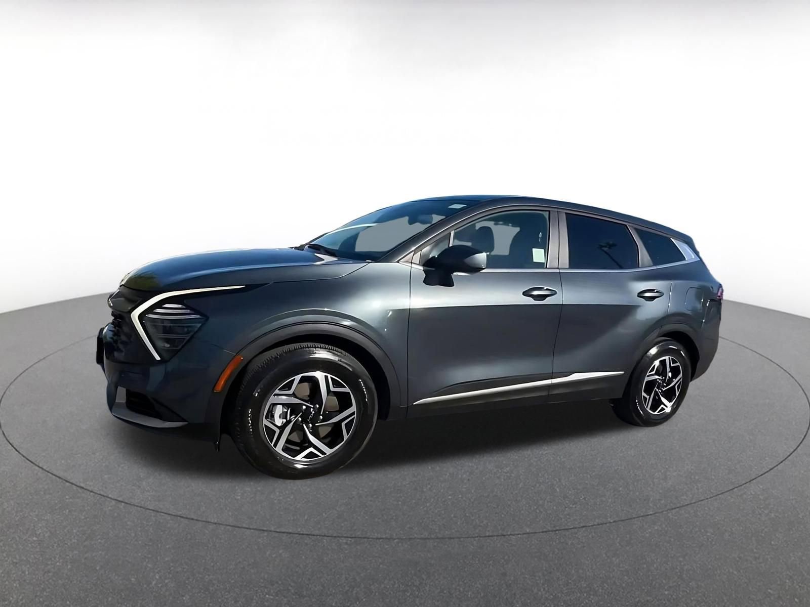 Used 2025 Kia Sportage LX image 8