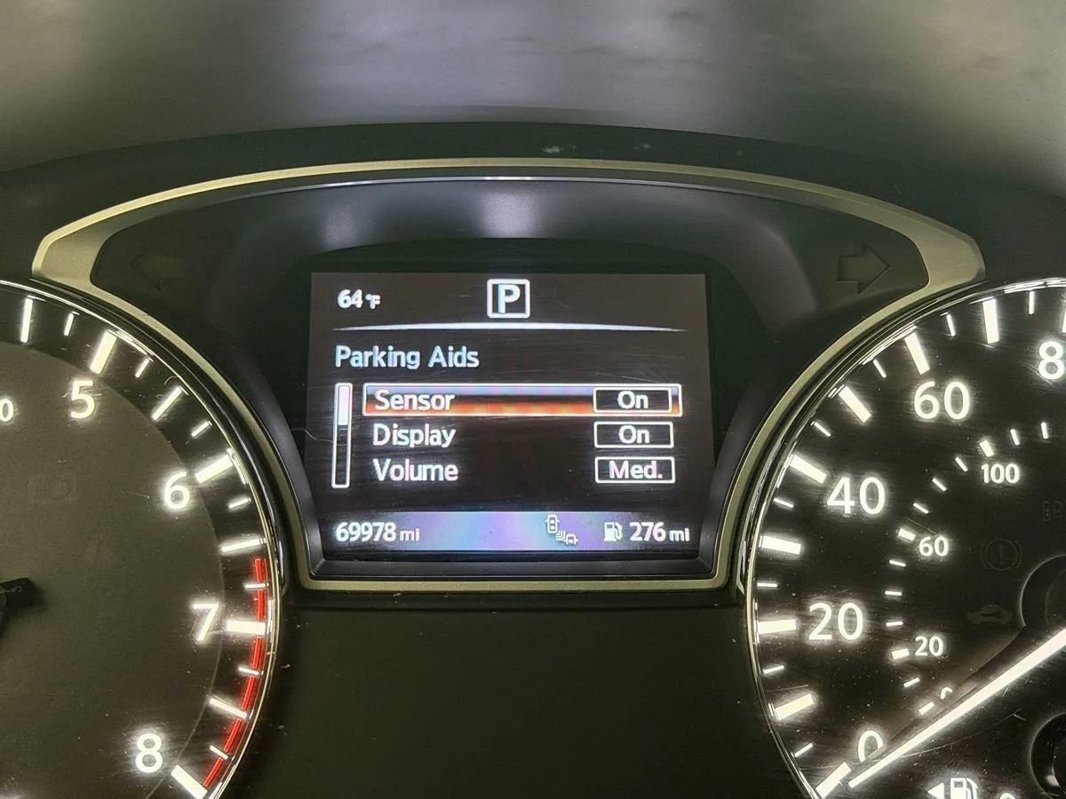Used 2016 Nissan Pathfinder Platinum w/ Family Entertainment Package FWD image 13