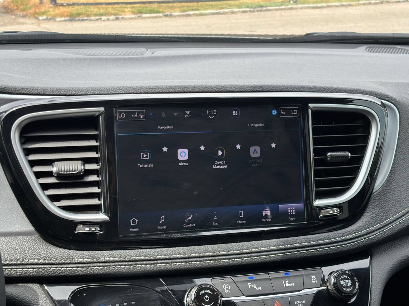 Used 2025 Chrysler Pacifica Limited FWD image 20