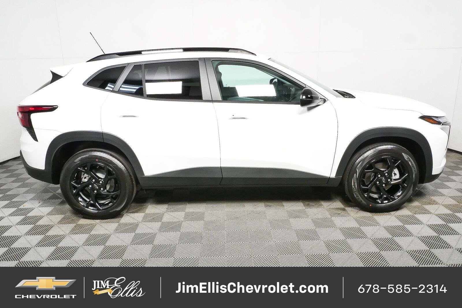 New 2026 Chevrolet Trax LT w/ Driver Confidence Package FWD image 2