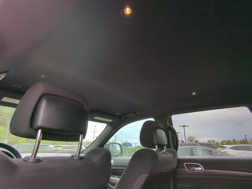 Used 2019 Jeep Grand Cherokee Laredo w/ Security & Convenience Group AWD/4WD image 19