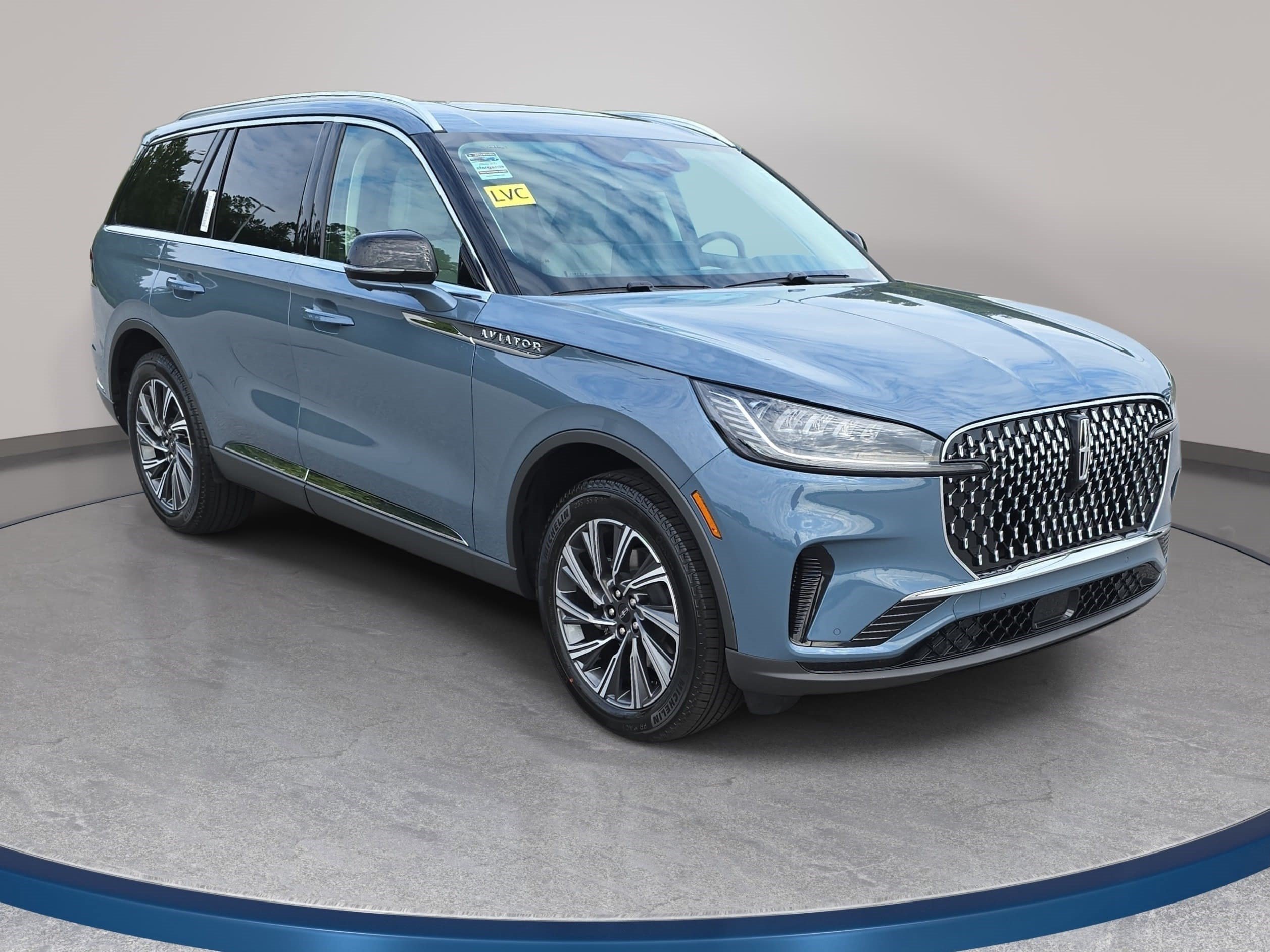 New 2026 Lincoln Aviator AWD image 3