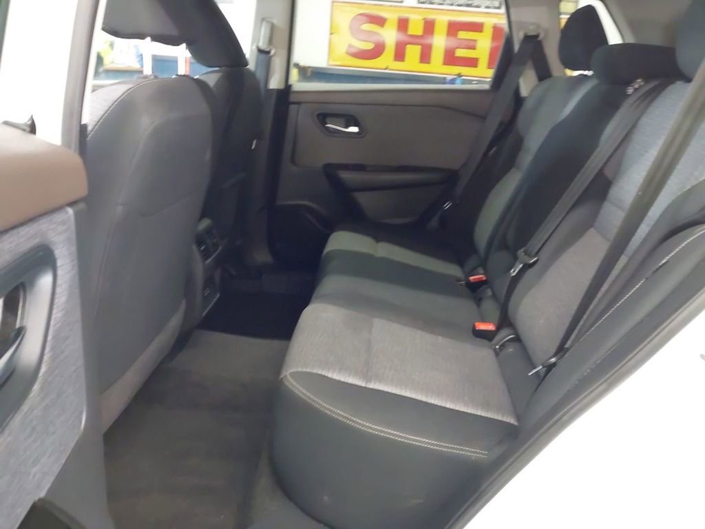 Used 2023 Nissan Rogue SV image 18