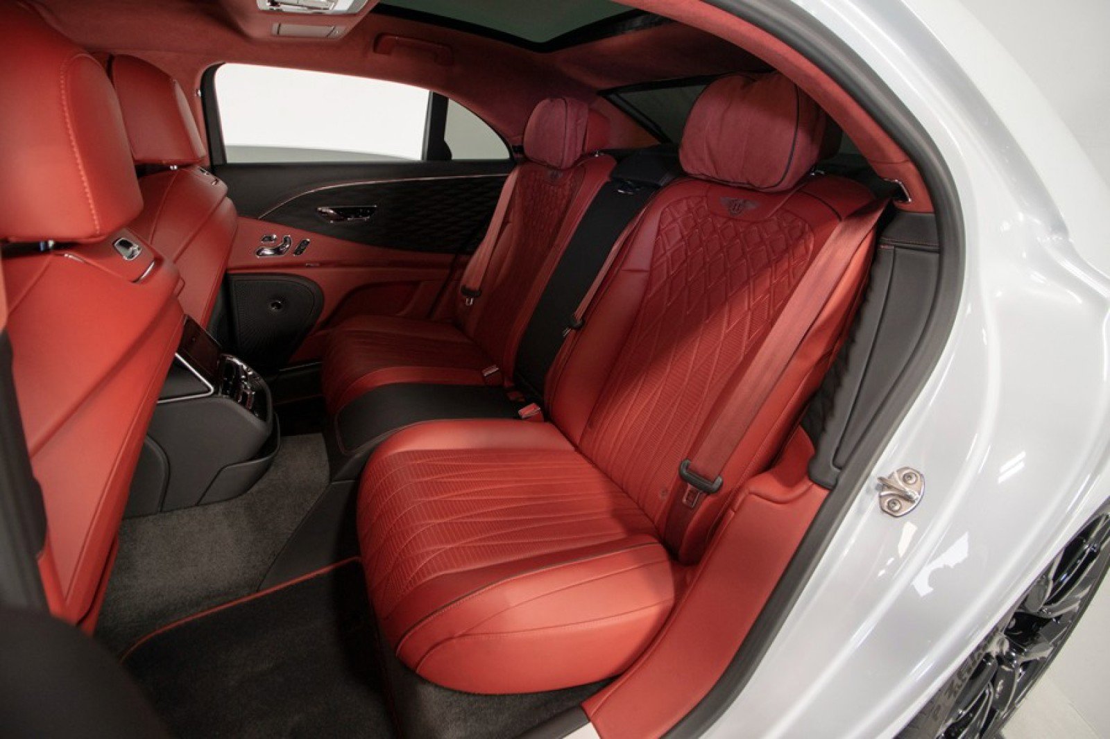 Used 2023 Bentley Flying Spur Flying Spur image 44