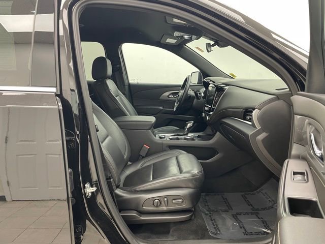 Used 2023 Chevrolet Traverse LT image 15