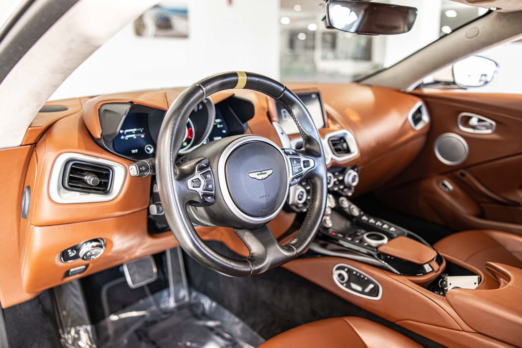 Used 2019 Aston Martin V8 Vantage Coupe image 17