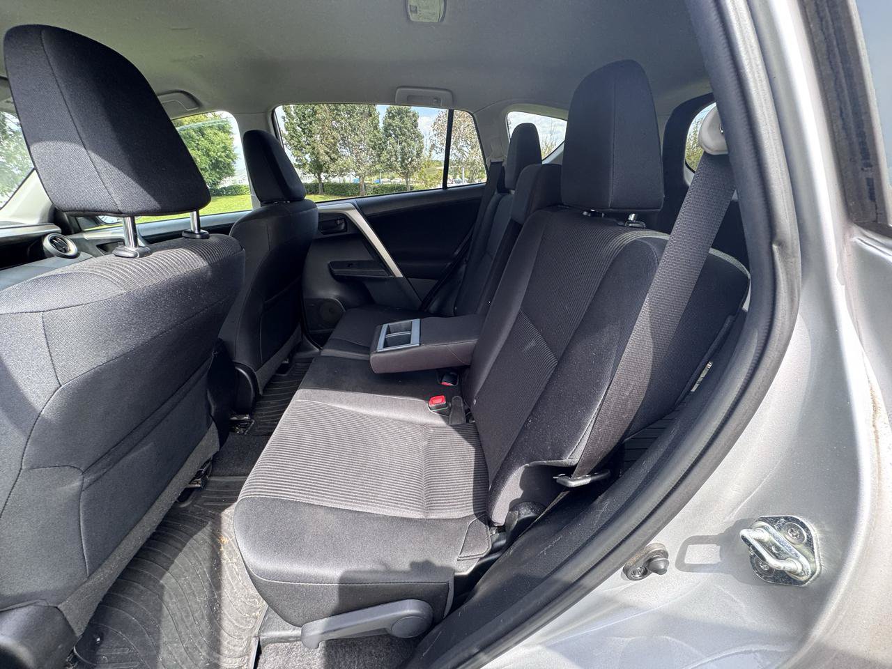 Used 2015 Toyota RAV4 LE AWD/4WD image 14