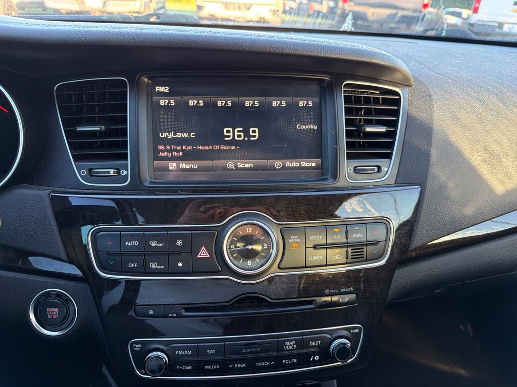 Used 2014 Kia Cadenza Premium w/ Technology Package FWD image 2