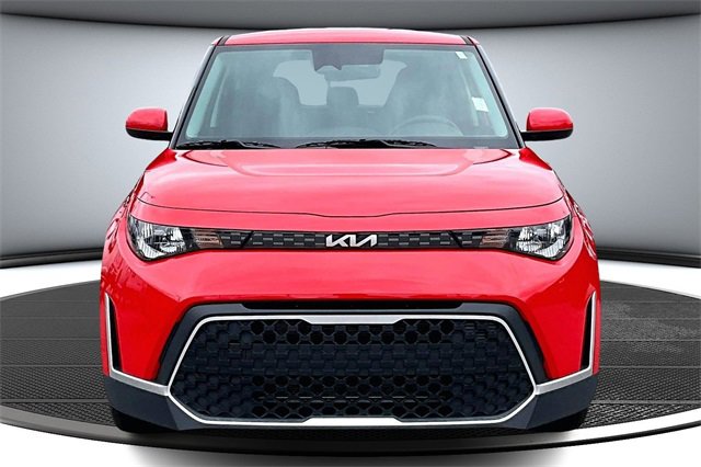 Used 2025 Kia Soul LX image 2