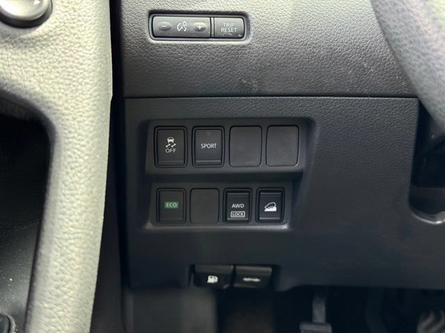 Used 2015 Nissan Rogue SV AWD/4WD image 31