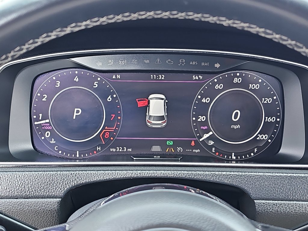 Used 2018 Volkswagen Golf R 4-Door AWD/4WD image 26