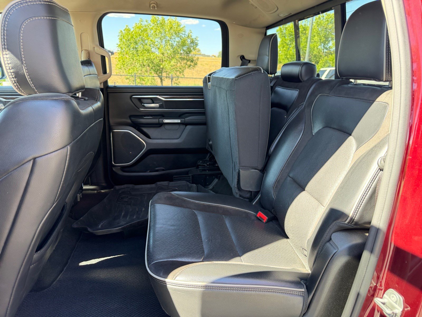 Used 2020 RAM 1500 Laramie AWD/4WD image 17