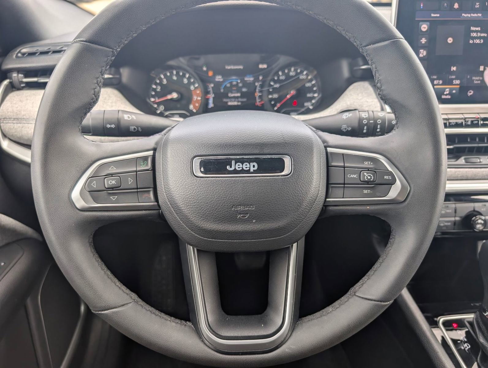 Used 2024 Jeep Compass Latitude image 11