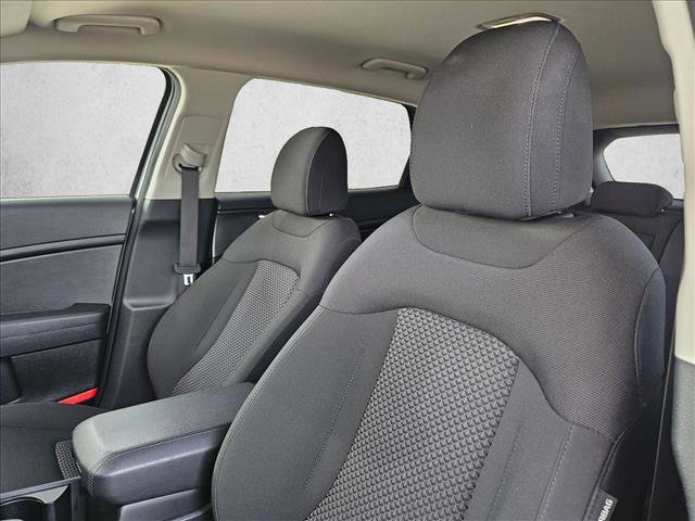 Used 2025 Kia Sportage LX image 18
