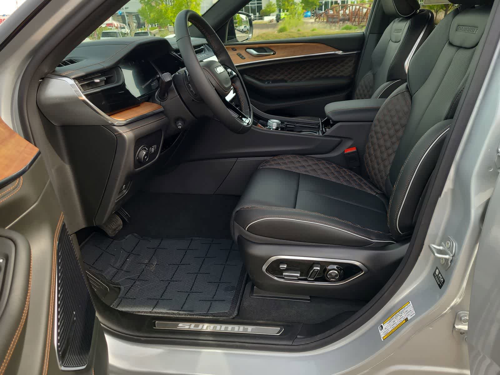 New 2026 Jeep Grand Cherokee Summit AWD/4WD image 19