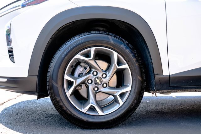 Used 2024 Chevrolet Trax LT w/ Driver Confidence Package FWD image 30