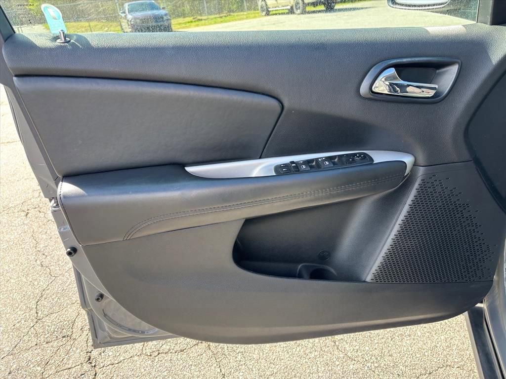 Used 2020 Dodge Journey SE w/ Blacktop Package image 9