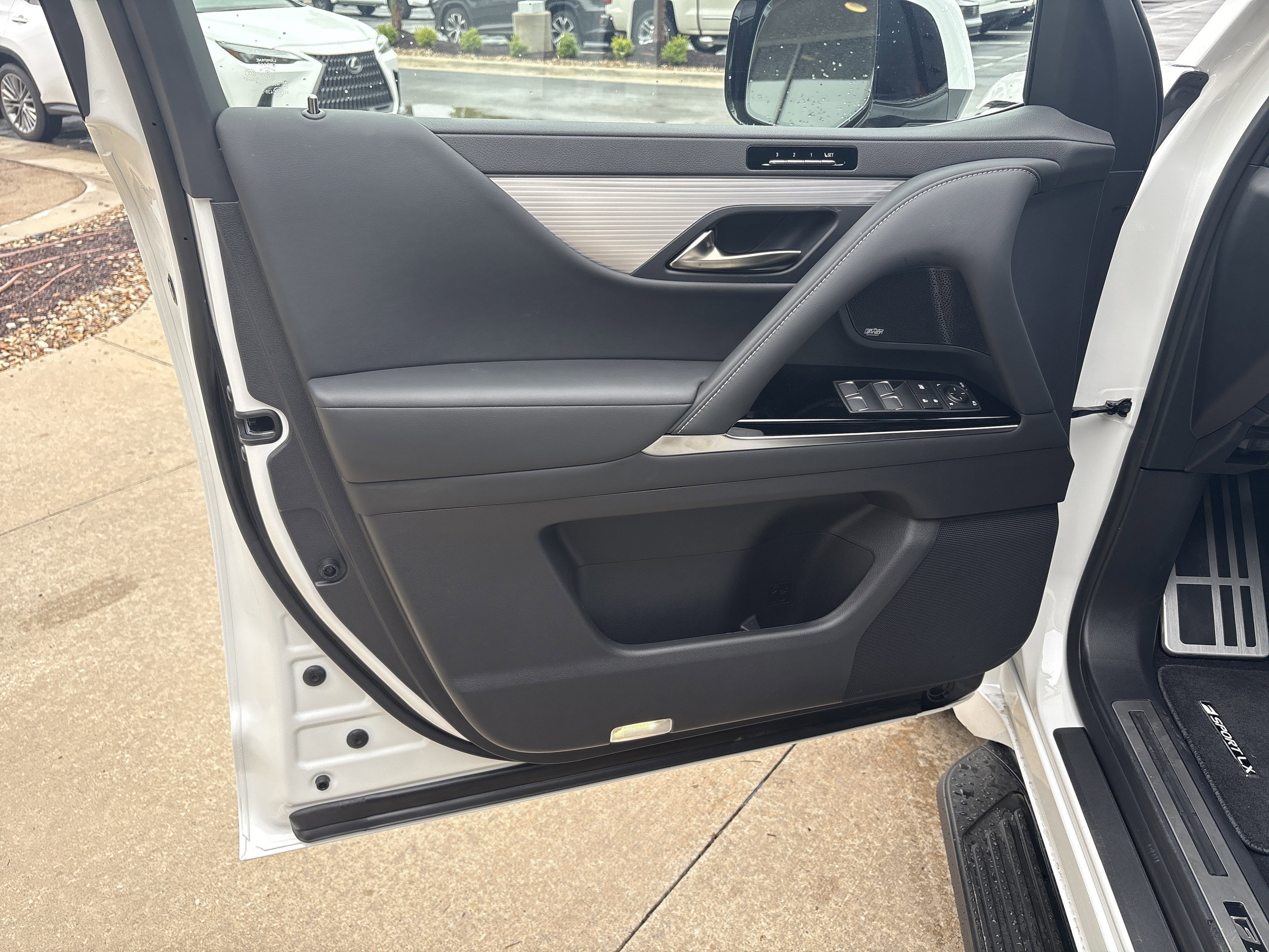 Used 2026 Lexus LX 600 F Sport image 14